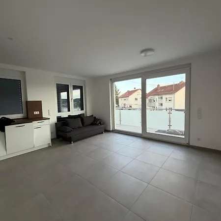 Moderne 4-zimmer-wohnung Mit Balkon, Fernblick, Parkplatz, Wlan, Einbaukueche, Bad & Gaeste-wc Apartamento *